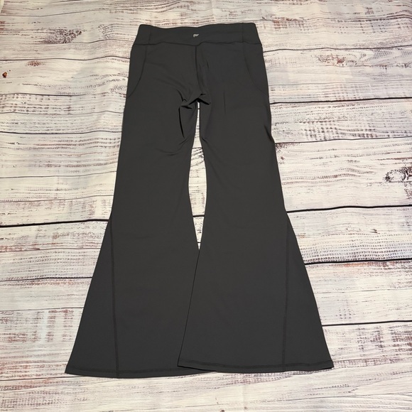 Fabletics High Waisted Crossover Flare XL in Onyx NWT - Picture 9 of 15